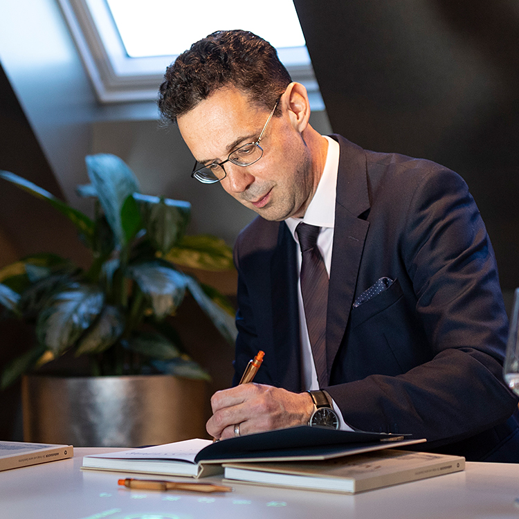 Bernhard Ruetz Bernhard Ruetz